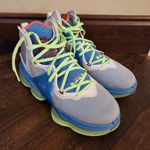 Nike Lebron 19 “Tropical” / Men Size 9.5 / DC9339-400